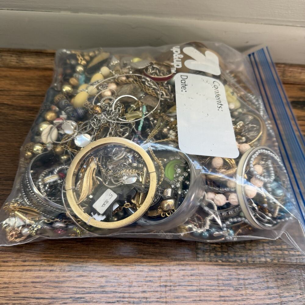 6 Lbs. Vintage to Modern Costume Jewelry Junk Tangled Estate Craft Lot - Picture 7 of 9